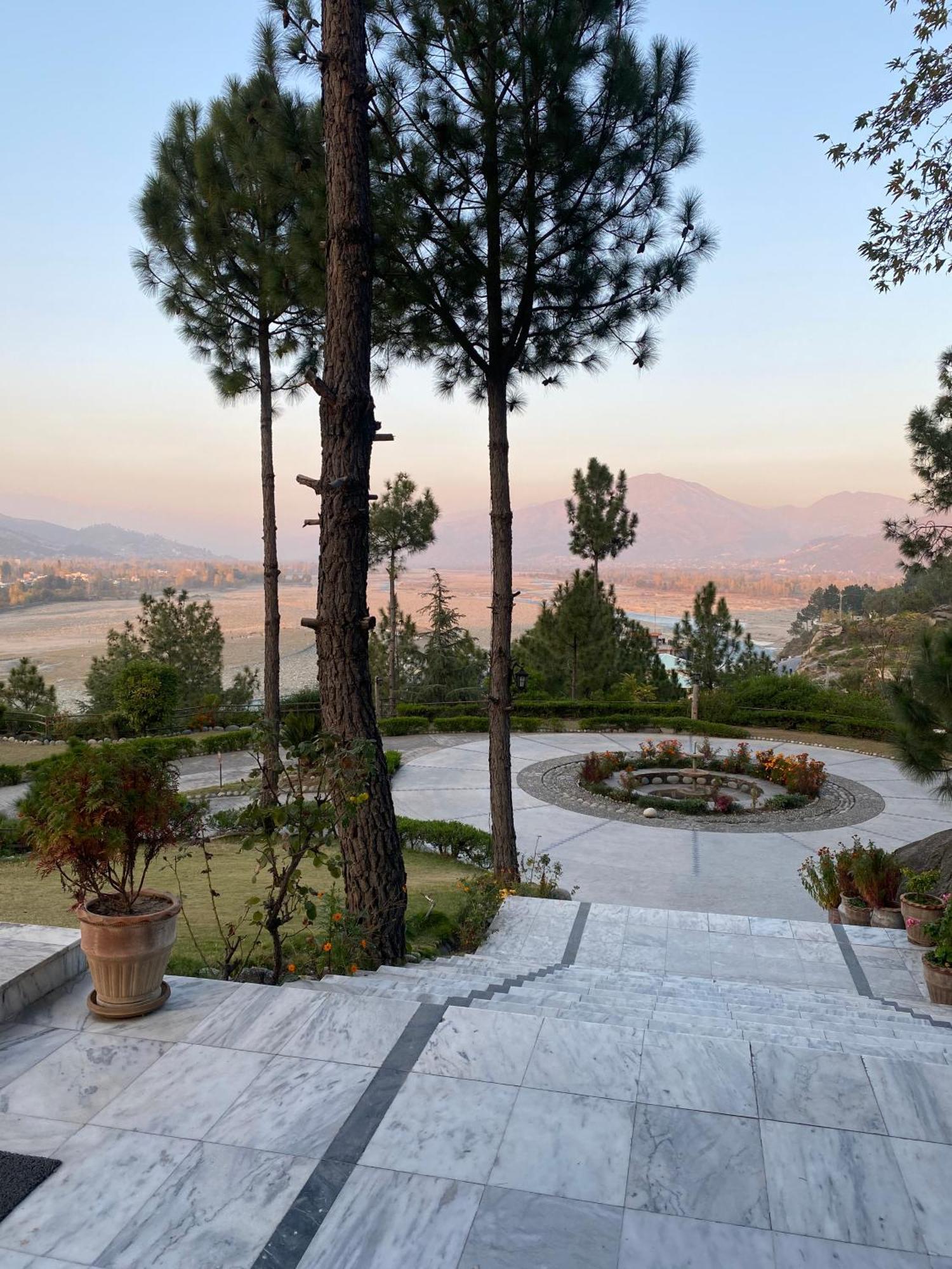 Rock City Resort Saidu Sharif Екстериор снимка